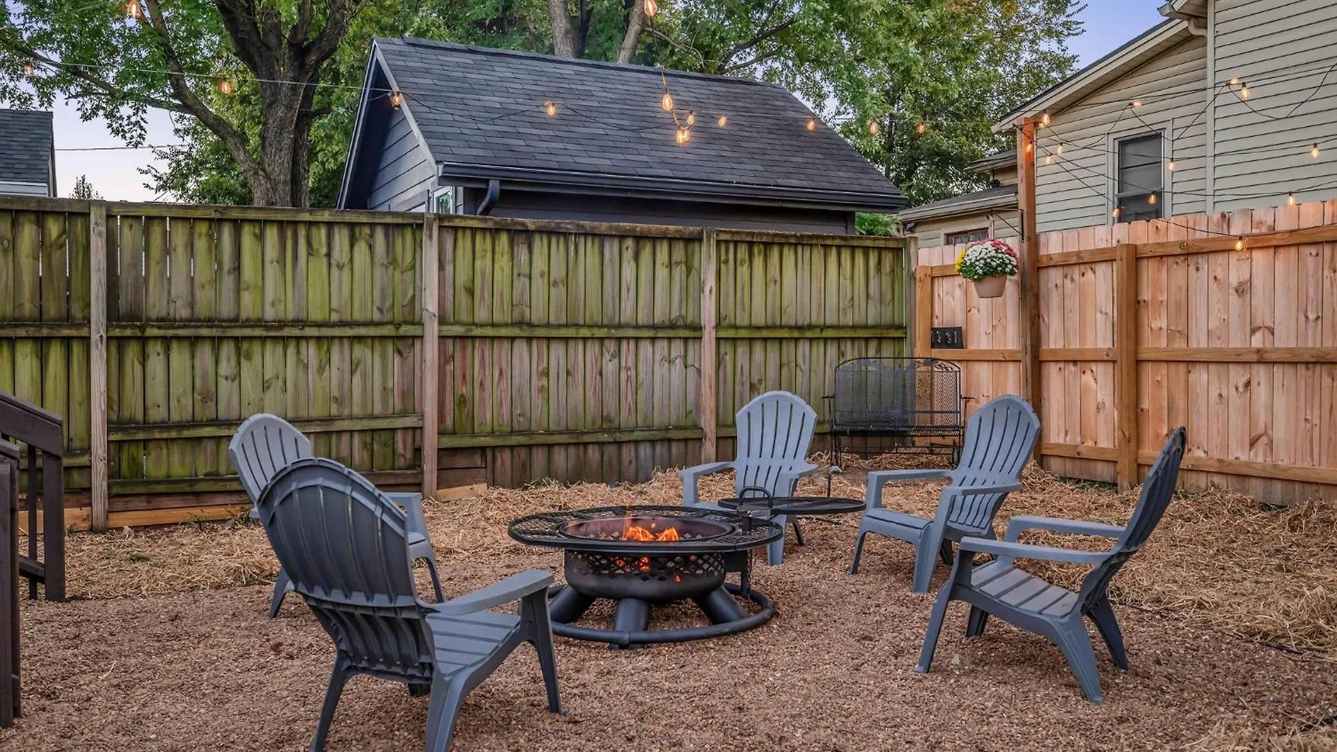 Fully Furnished Bungalow With Deck Near City Center Nashville Holiday home