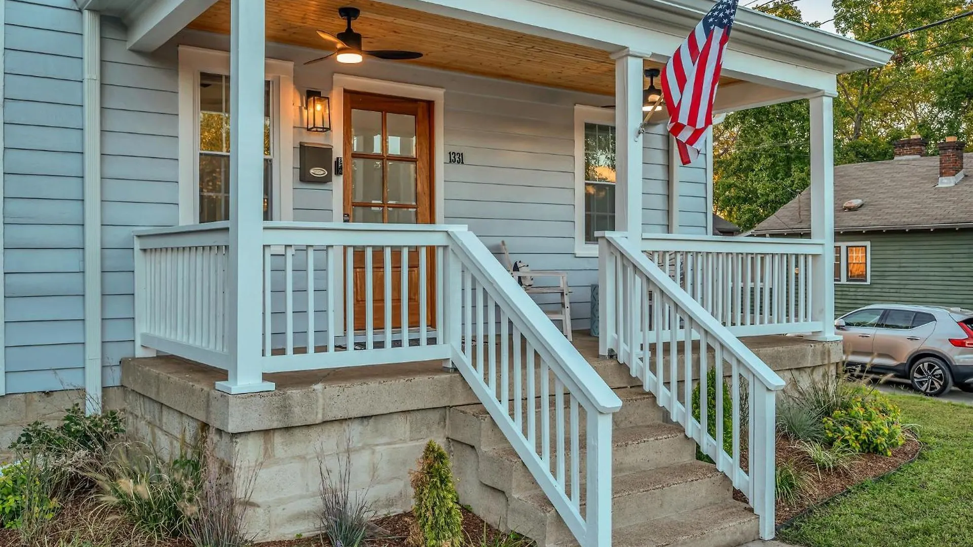 Fully Furnished Bungalow With Deck Near City Center Nashville Holiday home