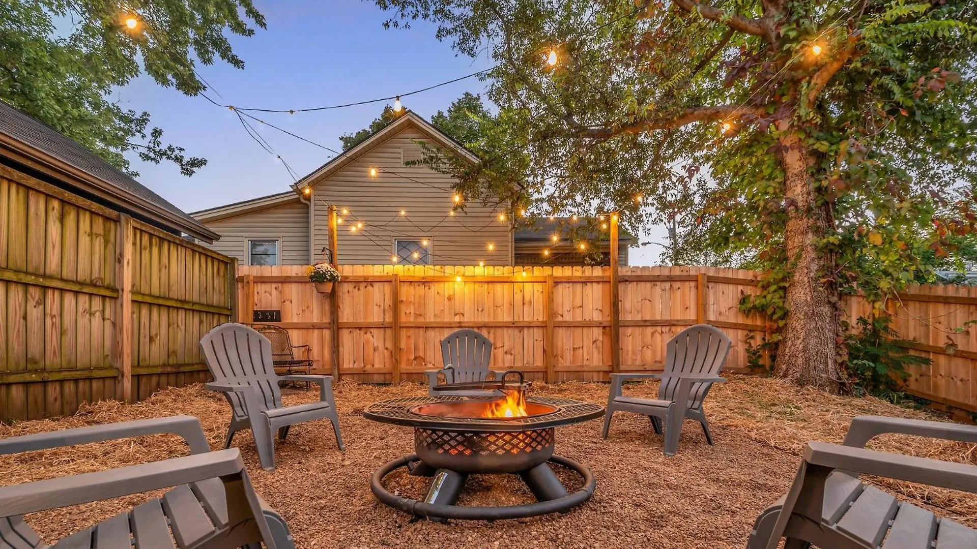 Fully Furnished Bungalow With Deck Near City Center Nashville