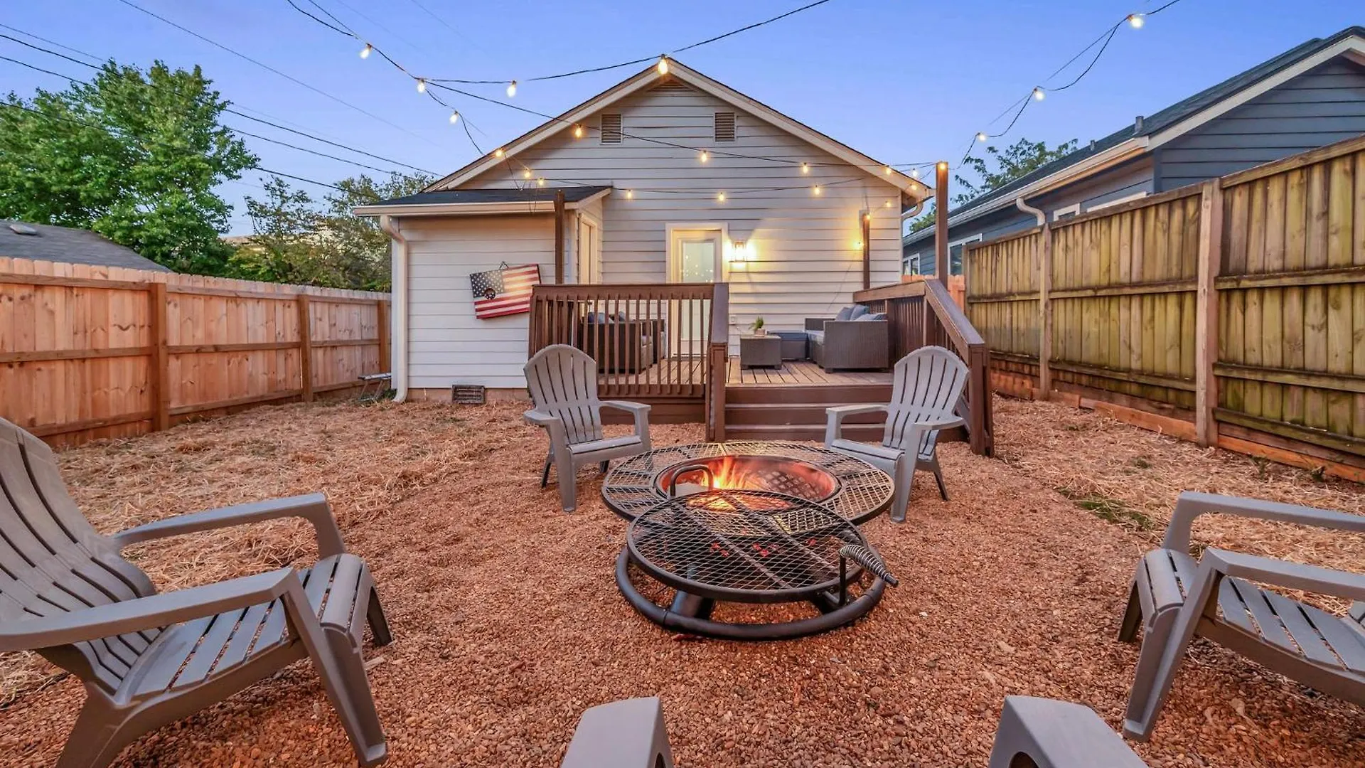 Fully Furnished Bungalow With Deck Near City Center Nashville