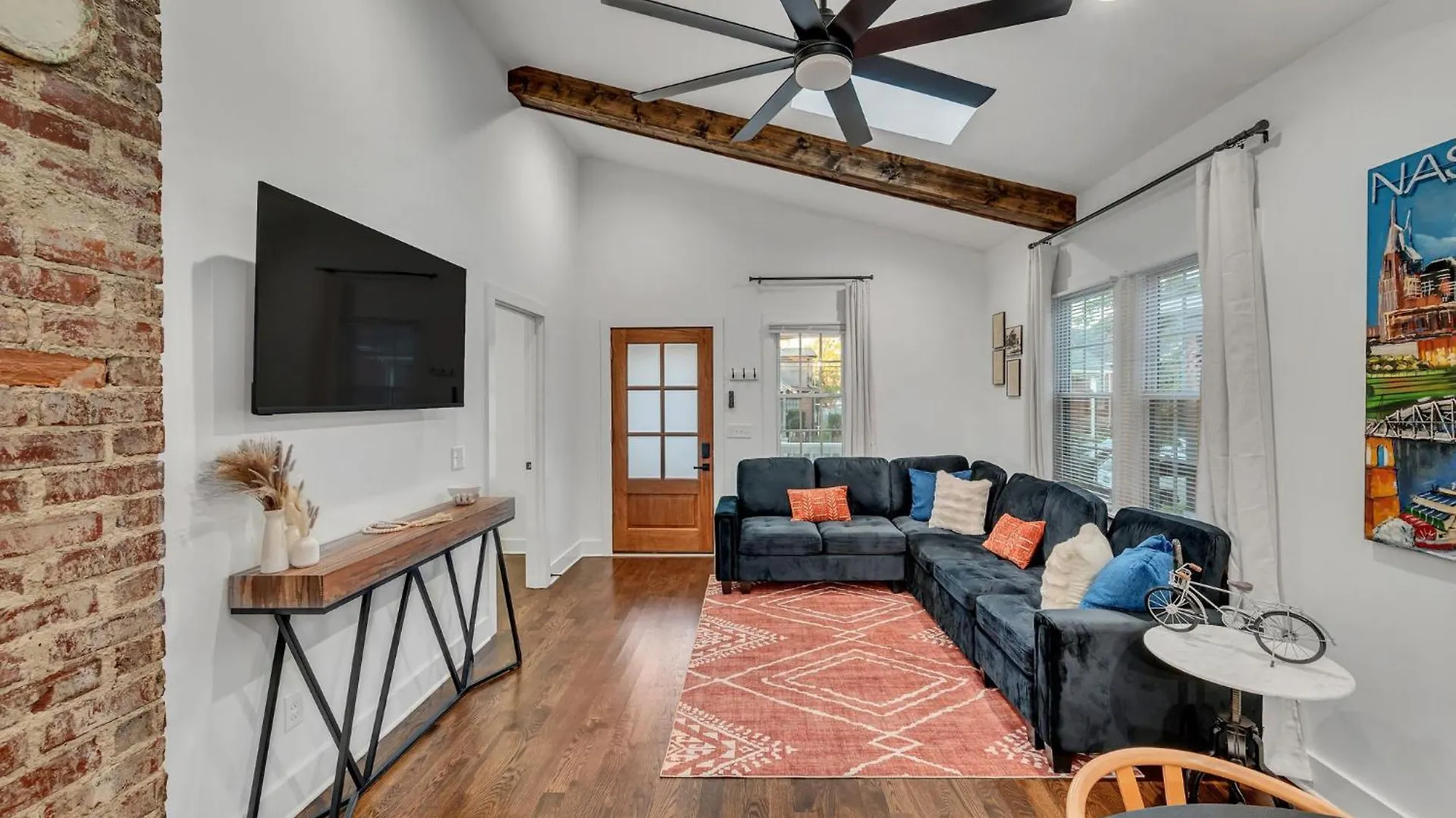Fully Furnished Bungalow With Deck Near City Center Nashville 0*,