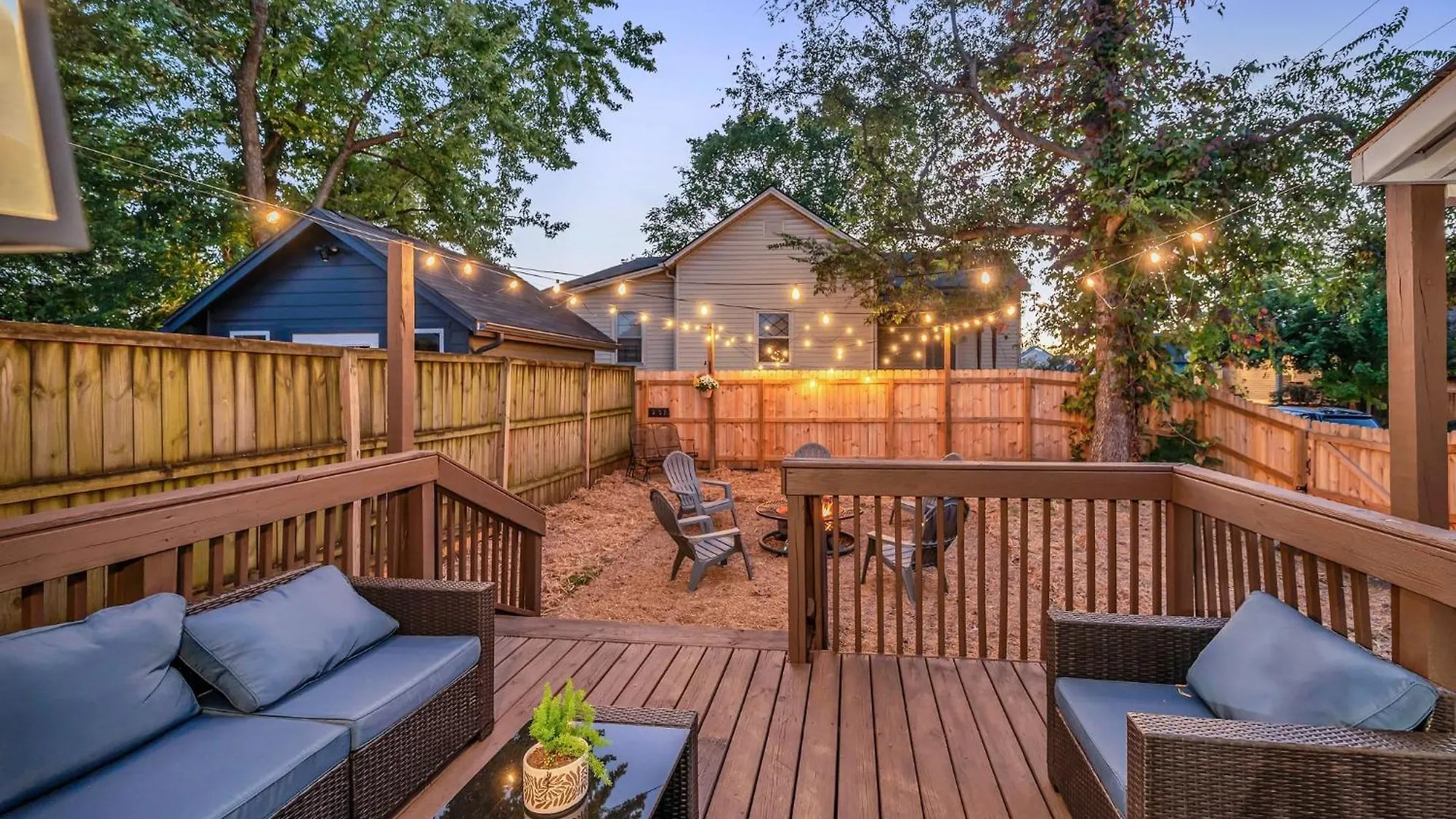 Fully Furnished Bungalow With Deck Near City Center Nashville Holiday home