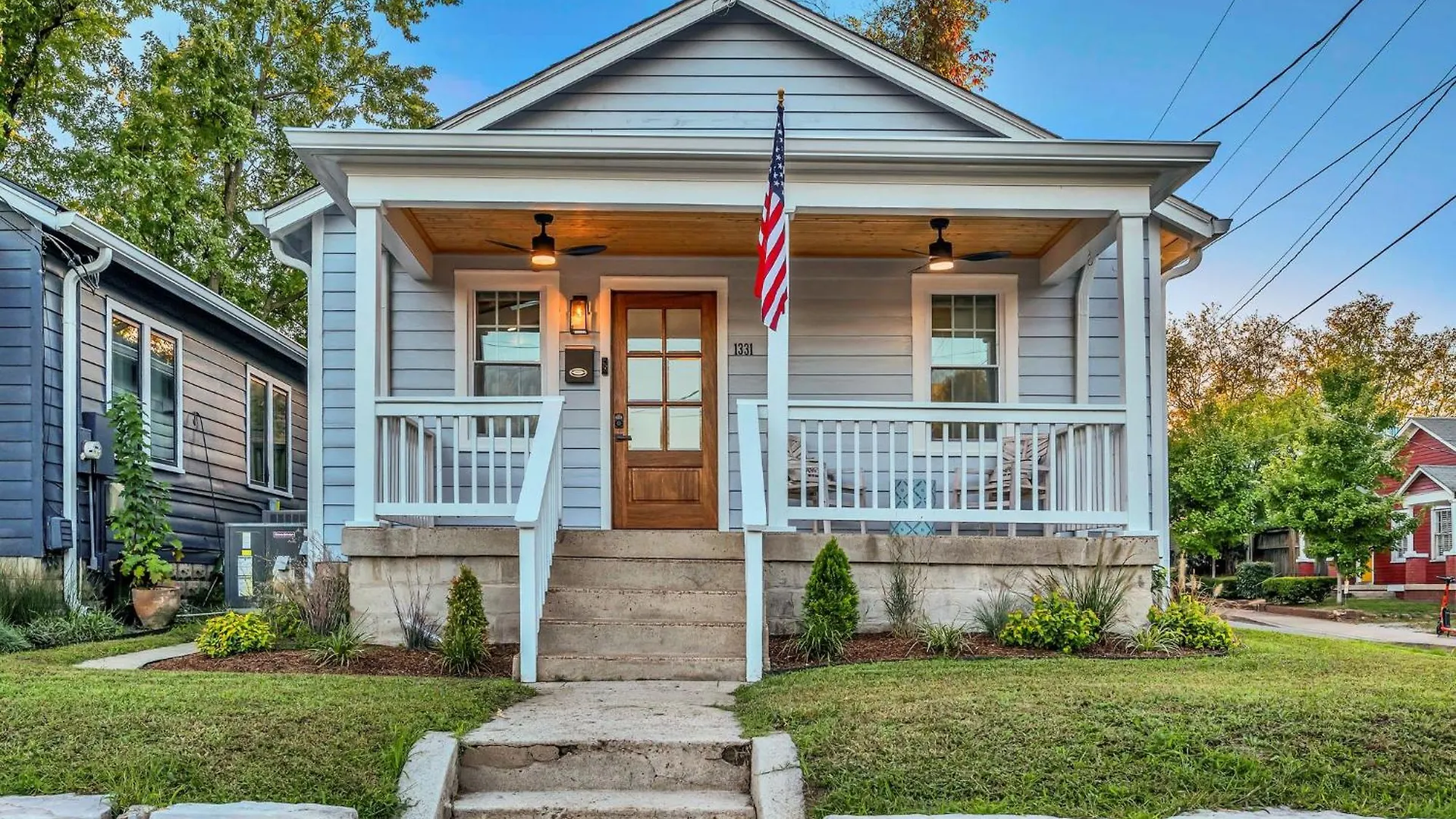 Fully Furnished Bungalow With Deck Near City Center Nashville